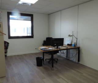 Bureau privé 13 m² 1 poste Coworking Rue des Vergers Limonest 69760 - photo 1